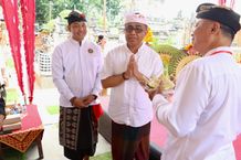 Wali Kota Jaya Negara Buka Lomba Puja Tri Sandya Tingkat SD dan SMP Se-Kota Denpasar Lomba Puja Tri Sandya