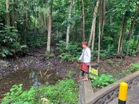 Terjun Langsung, Bupati Gede Dana Pantau Kualitas Pembangunan Ruas Jalan Penghubung Abang-Kikian Jalan