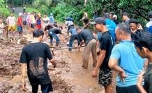 Tebing Amblas, Sapi Warga Patah Tulang Terseret Tanah Longsor Longsor