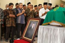 Guru Besar UGM Prof. Suryo Guritno Tutup Usia Tutup usia