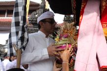 Wali Kota Jaya Negara Hadiri Pemelaspasan Bale Gede Banjar Gelogor Upacara Pecaruan