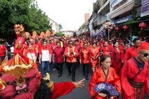 Bupati Tabanan Pimpin Parade Nusantara Festival Imlek dan Cap Go Meh Tahun 2575 Imlek Tabanan