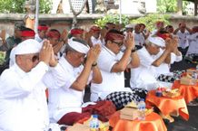 Hadiri Upacara Melaspas lan Pasupati Ratu Ayu di Suci Puri Kediri, Bupati Sanjaya Apresiasi Semangat Masyarakat Membangun Yadnya Puri Kediri