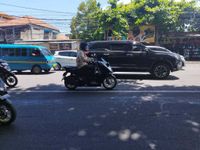 #Cari_Aman Menyalip Kendaraan Besar di Jalan, Ini Tips Lengkapnya Menyalip