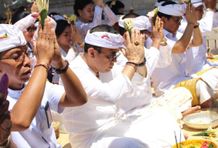 Wali Kota Jaya Negara ‘Ngaturang Bhakti Pujawali’ di Pura Luhur Uluwatu Pujawali Pura Uluwatu