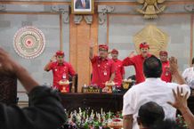 Bupati Sanjaya Sampaikan Pidato Pengantar LKPJ TA 2023 Pada Rapat Paripurna DPRD Tabanan Rapat