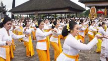 GOW Jembrana Ngayah Rejang Renteng, Serangkaian Karya Ida Bhatara Turun Kabeh Pura Besakih Rejang