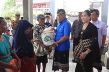 Jelang Kuningan dan Nyepi, Bupati Tamba Salurkan Beras CPP Tahap II Beras