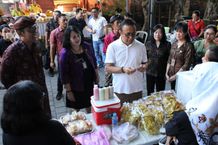 Antisipasi Laju Inflasi, Wali Kota Jaya Negara Tinjau Pasar Murah di Banjar Buana Kubu Pasar Murah
