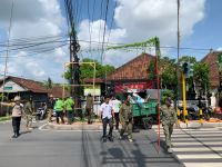 Kelurahan Peguyangan Gelar Aksi Bersih-Bersih Baliho Bersih-Bersih Baliho
