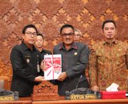 Pembukaan Sidang Paripurna DPRD Kota Denpasar, Wawali Arya Wibawa Sampaikan Usulan 3 Ranperda Ranperda