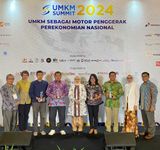 JNE Raih Penghargaan Mitra UMKM pada UMKM Summit Awards 2024 JNE