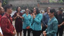Pj Ketua TP PKK Provinsi Bali Ajak Semua Pihak “Ngrombo” Sukseskan Pelaksanaan Desa Binaan Telajakan Bersemi di Desa Temesi Pelaksanaan Desa Binaan