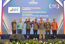 Pj Gubernur Bali Terima Penghargaan Top Pembina BUMD 2024 Top Pembina BUMD 2024