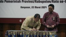 Pj Gubernur Bali Serahkan LKPD Unaudited Pemerintah Provinsi Bali Tahun 2023 LKPD