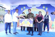 Wawali Arya Wibawa Serahkan 1.625 Bantuan Paket Sembako TJSL BRI Denpasar Kepada Masyarakat bantuan paket sembako