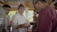 Wali Kota Jaya Negara Serahkan BPJS Ketenagakerjaan Bagi Petani di Denpasar BPJS Ketenagakerjaan