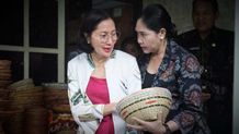 Candrawati Tamba dampingi PJ Ketua Dekranasda Bali Kunjungi Pengerajin IKM Jembrana Dekranasda Jembrana