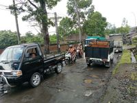 Lalin di Depan Kantor Camat Selat Disebut Mirip Luar Negeri Jalan