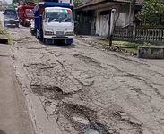 Jalan Menuju Pura Pasar Agung Karangasem Rusak Parah Jalan Rusak