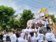 Upacara Ngaben Pande Ketut Krisna, Pencipta Kaos Barong yang Legendaris Kaos Barong
