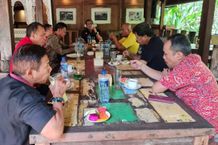 Silaturahmi ke PDI Perjuangan Tabanan, Golkar Tabanan Diajak Makan Siang Bersama Makan Siang