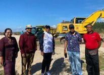 Wali Kota Jaya Negara Tinjau Pengerjaan Perataan Lahan Stockpile Mertasari Mertasari
