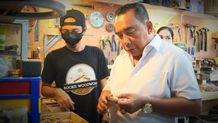 Bupati Tamba Kagumi Jam Kayu Karya Anak Muda Jembrana Jam Kayu