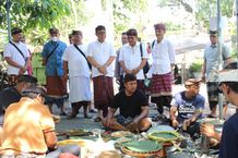 Wali Kota Jaya Negara Hadiri Lomba Penjor dan Ngelawar STT Se-Desa Dangin Puri Kangin Lomba Penjor dan Ngelawar