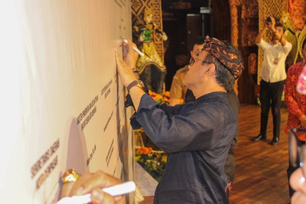 Penandatanganan Pakta