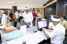 Pastikan Pelayanan Tetap Optimal Selama Cuti Bersama Idul Fitri 1445 Hijriah, Sekda Alit Wiradana Monitoring Mal Pelayanan Publik monitoring atau peninjauan