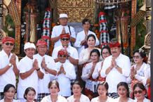 Jajaran Pemkab Tabanan Ngaturang Bhakti Penganyar di Pura Ulun Danu Batur Bangli NGANYARIN