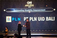 Konsisten Berdayakan Penyandang Disabilitas, PLN Raih Penghargaan Bergengsi CNN Indonesia Awards Awards