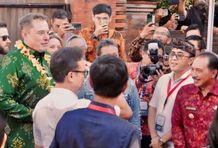 Elon Musk Resmi Luncurkan Program Starlink di Puskesmas Pembantu Sumerta Kelod Denpasar Elon Musk