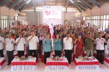 Hadiri Peringatan HLUN di Buleleng, Pj. Ketua PKK Bali Serahkan Bantuan Kepada Lansia dan Disabilitas Lansia