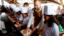 Charity Dinner yang Memukau dengan Sajian Top Chefs, DJ, dan Fire Dance Mamaka