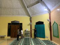 Terekam CCTV, Kotal Amal Masjid Digondol Maling Masjid