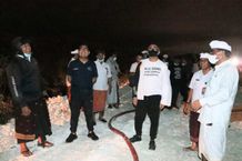 Berjibaku Selama 5 Jam, Tim Damkar Berhasil Padamkam Api Kebakaran TPA Suwung TPA Suwung