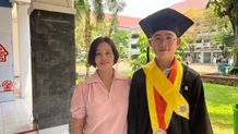 Cerita Aliman, Wisudawan Terbaik FEB UGM, Pinjam Laptop untuk Skripsi Wisudawan
