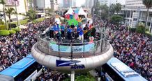 Kolaborasi Astra dan Maliq & D’Essentials, #TemukanSemangatBarumu di Halte Transjakarta Bundaran HI kolaborasi