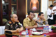 Pj Bupati Buleleng Harap Warga Eks Transmigran Tim-Tim Kawal Percepatan Pensertipikatan Lahan Pekarangan di Desa Sumberklampok Percepatan Pensertipikatan Lahan Pekarangan