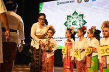 Dari Rangkaian Denpasar Education Festival, Aneka Perlombaan Seni Digelar, Antari Jaya Negara Serahkan Penghargaan Pada Para Pemenang Perlombaan Seni