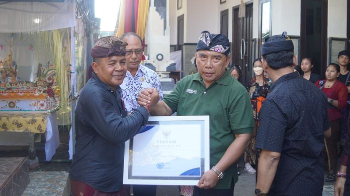 Beri Penghargaan