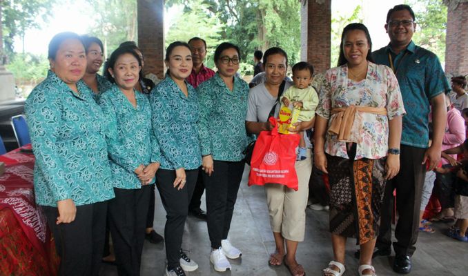 Bagikan Paket PMT Bagikan Paket PMT