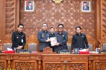 Wali Kota Jaya Negara Sampaikan Ranperda RPJPD Kota Denpasar Tahun 2025-2045 di Hadapan Sidang Paripurna Dewan Sidang Paripurna