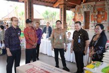 Tekan Laju Inflasi di Kota Denpasar, Wawali Arya Wibawa Tinjau Bazzar Pangan di Wantilan Pura Dalem Sudha Sidakarya Bazzar Pangan