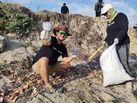 Aksi Bersih Pantai Bali, Menyelamatkan Surga Wisata dari Sampah Plastik Aksi Bersih Pantai Bali