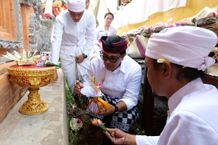 Bupati Sanjaya Apresiasi Gotong Royong Warga Desa Adat Juwuk Legi Dalam Membangun Yadnya Bupati Sanjaya
