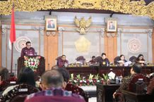 Bupati Tabanan Hadiri Rapat Paripurna Ke-4 dan Ke-5 Masa Persidangan II Terkait Tanggapan Fraksi DPRD dan Jawaban Bupati Terkait 3 Ranperda DPRD Bupati