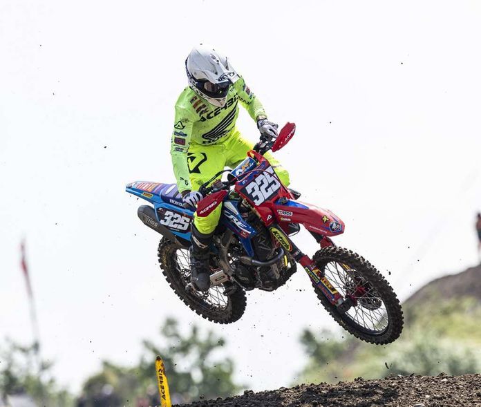 Crosser